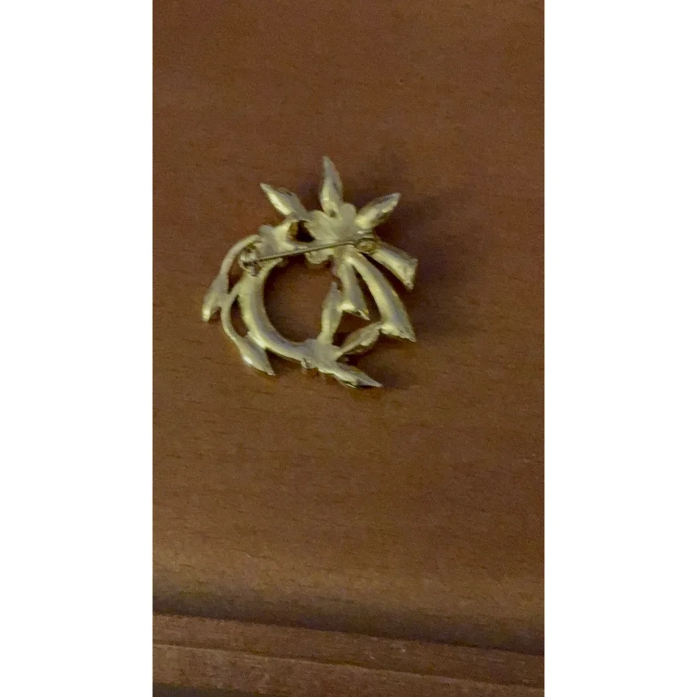 Vintage Gold Tone Multi Color Rhinestone Floral Wreath Brooch Pin Crystal Flower